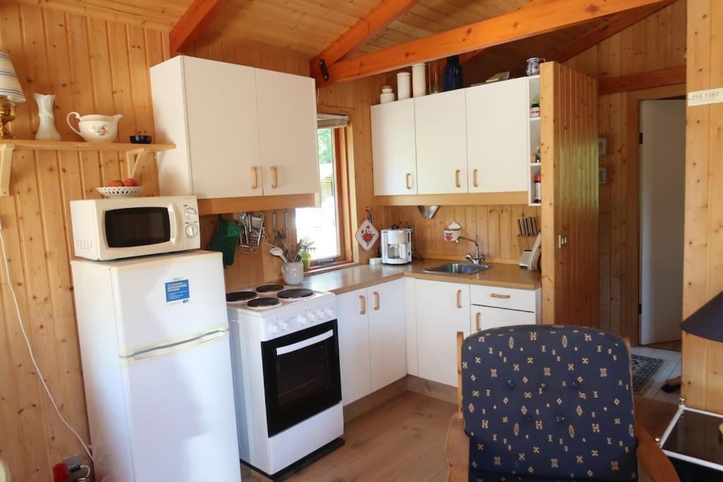 Cottage With Hot Tub In Beautiful Surroundings Hroarsstathir Exterior photo