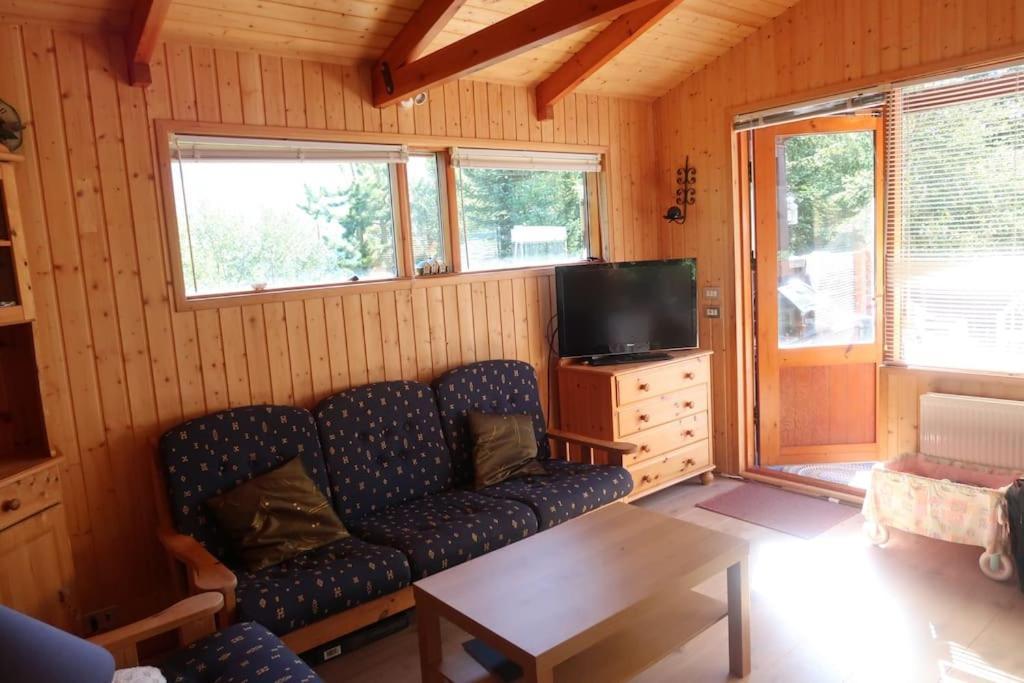 Cottage With Hot Tub In Beautiful Surroundings Hroarsstathir Exterior photo